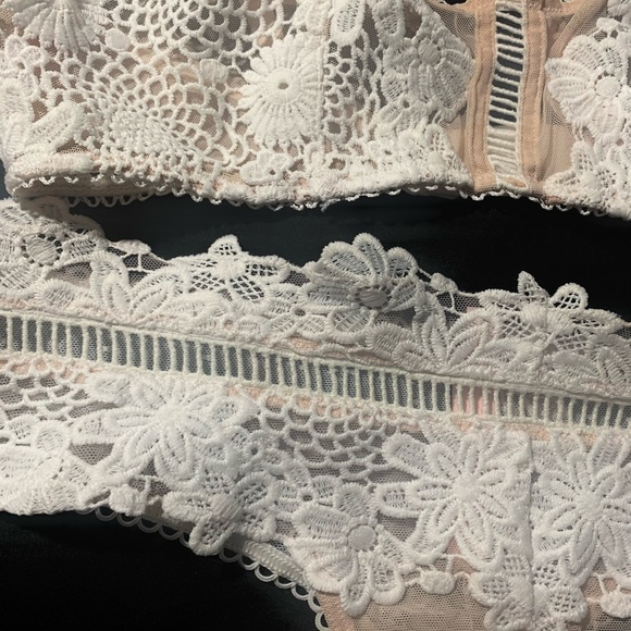 Victoria’s Secret medium bralette set new - Picture 6 of 12